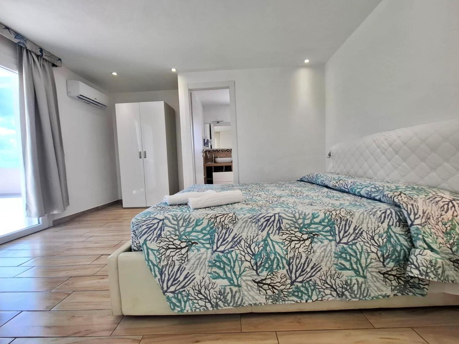 Hotel La Contessa Санта Тереза Галура Екстериор снимка